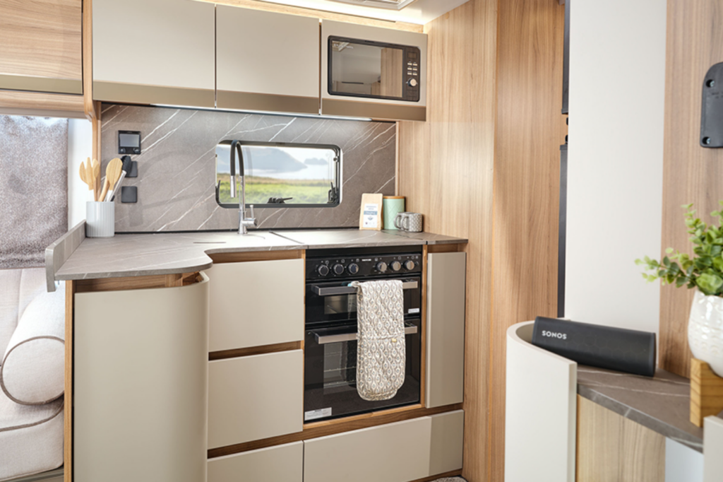 Bailey Alicanto Grande Kitchen