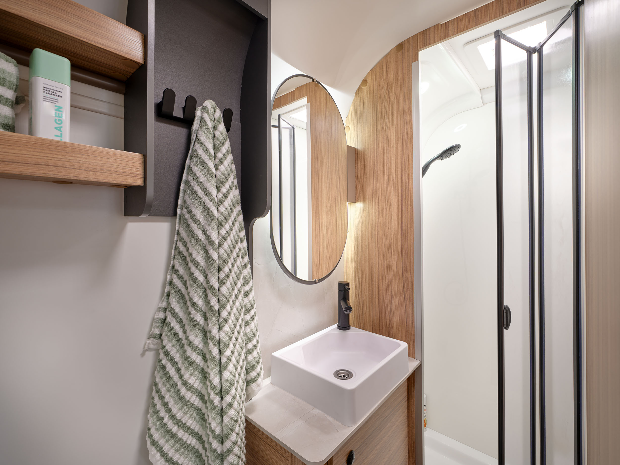 Bailey-Phoenix-Black-Edition-Showcase10