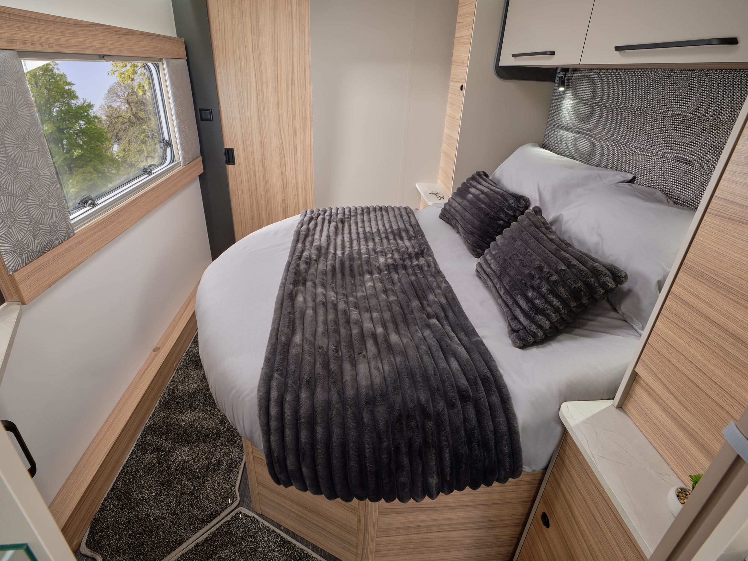 Bailey-Phoenix-Black-Edition-Showcase5